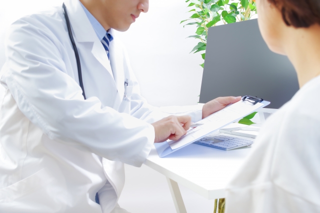 医療機関でCRMツールが求められる背景のイメージ